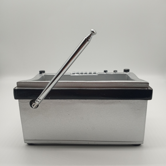 Retro radio succulent plant holder - Picture 5 of 9